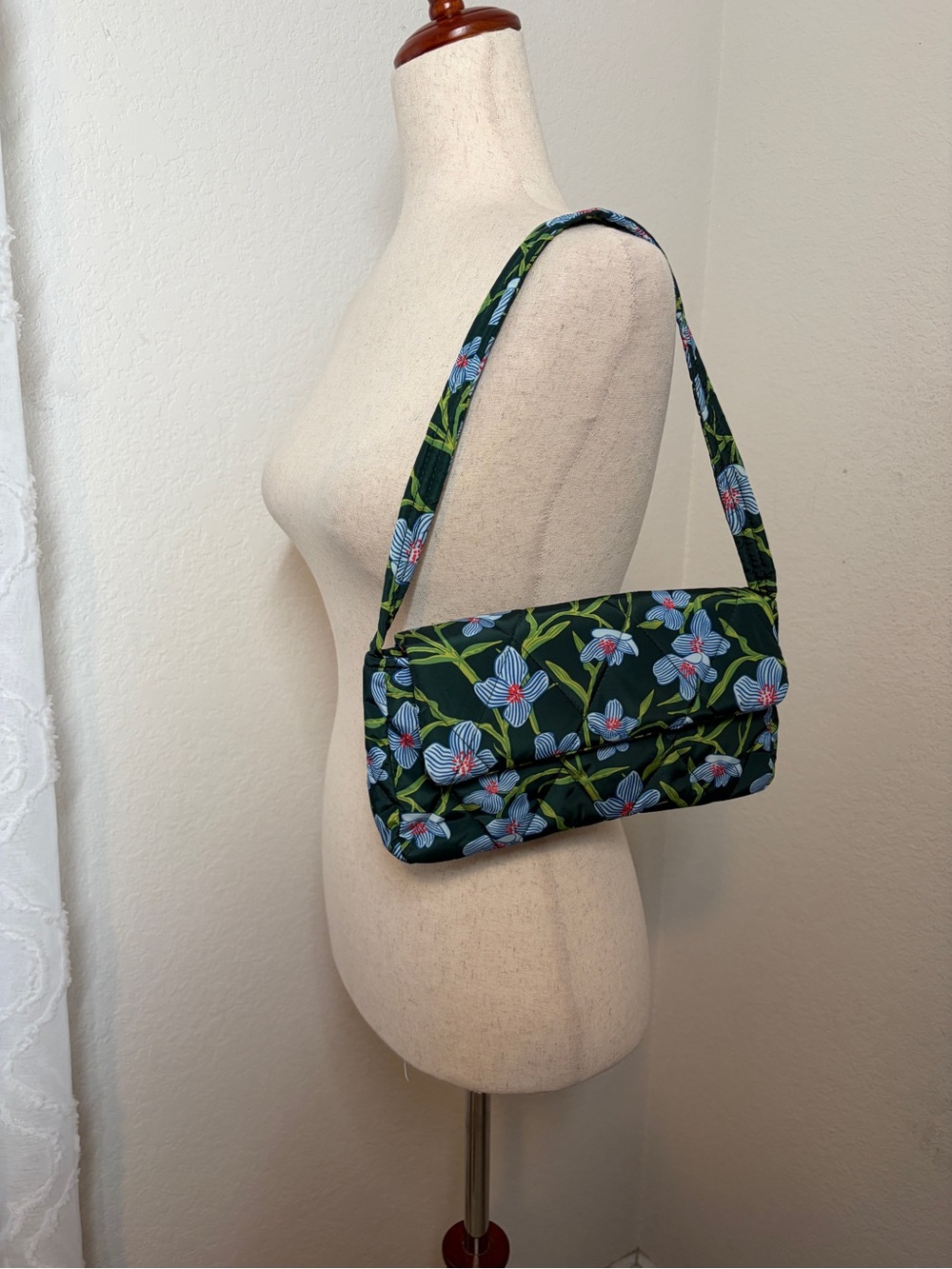 Vera Bradley Green Floral Quilted Shoulder Bag Purse Lightweight Cotton Handbag - Picture 1 of 6